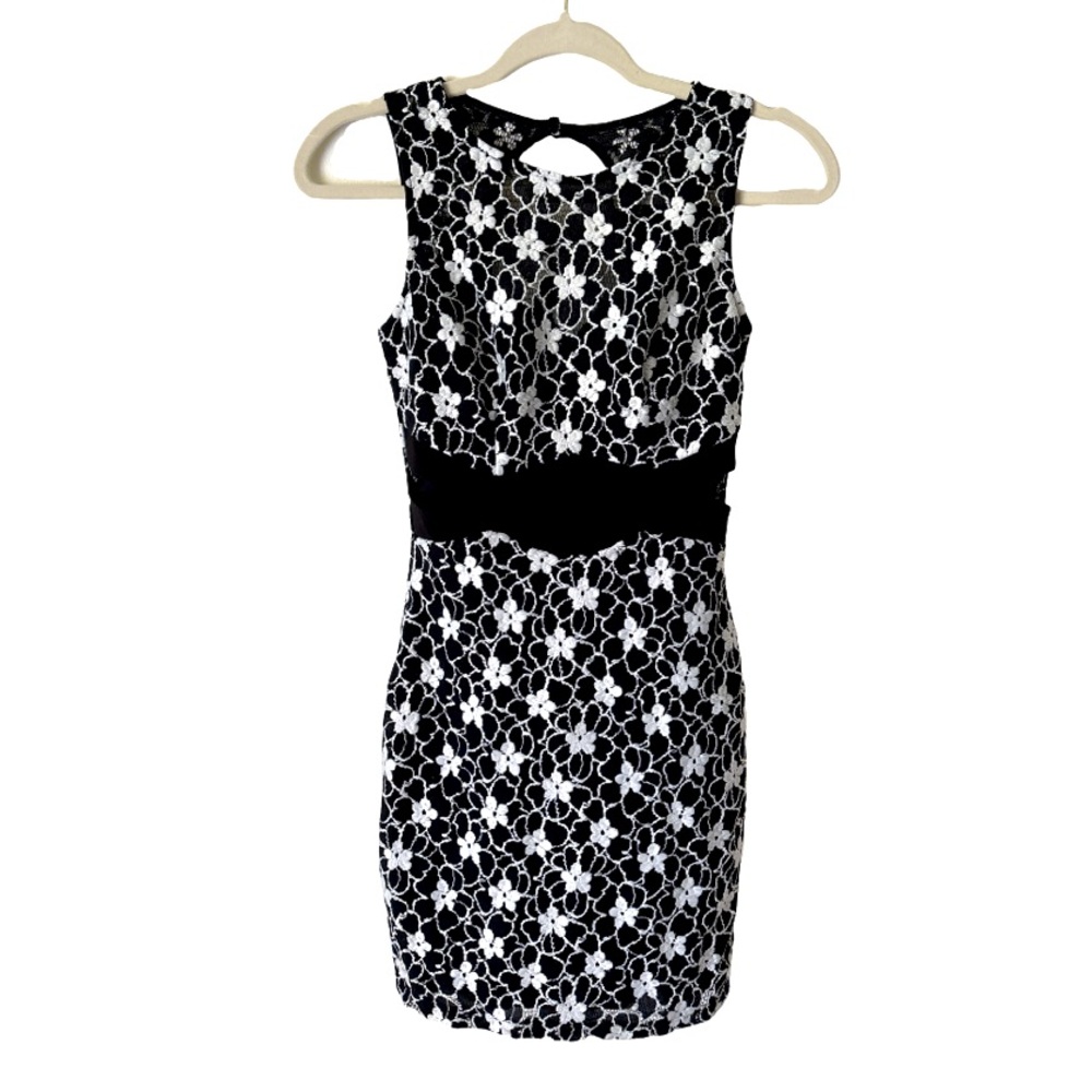 B.Darlin Black & White Floral Halter Sleeveless Mini Dress Sz 4